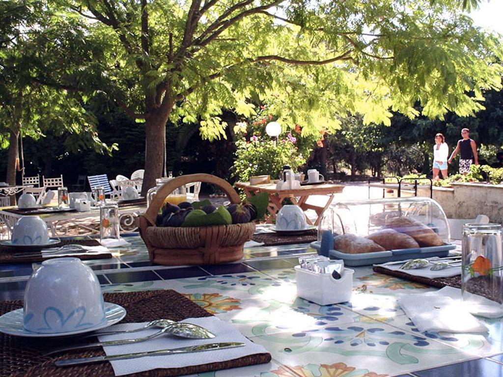 B&B Villa Giuliana Arnesano Bagian luar foto